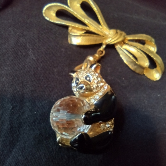 Swarovski Crystal panda bear with ball - Picture 5 of 8